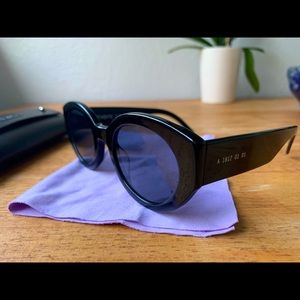 AKILA X VASHTIE SUNGLASSES BLACK/BLACK